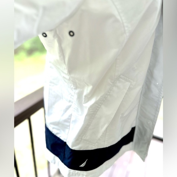 Nautica White Size Large Raincoat Windbreaker Jacket Long Sleeve Hood - Picture 7 of 13